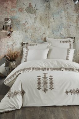 Økologisk sengetøj til dobbeltdyne i 100% bomuldssatin. Eksklusivt design i lys farve med gyldenbrune broderier og motiver
